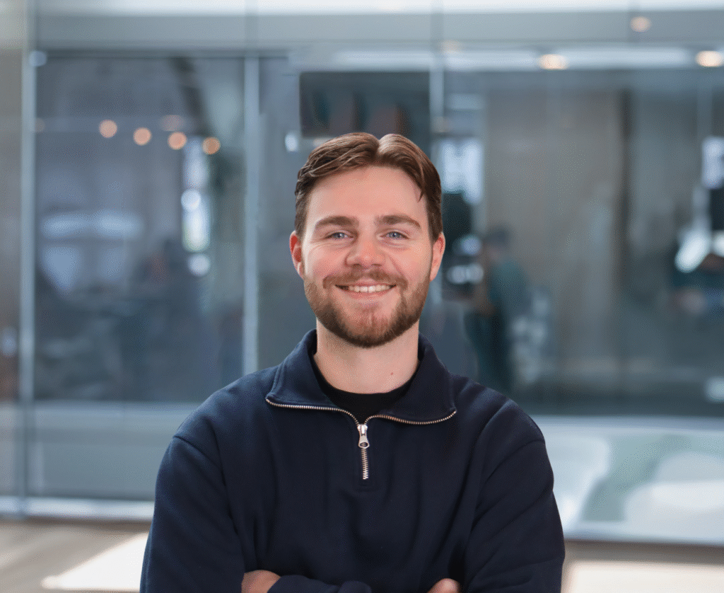 Portretfoto van Marijn Wilmsen op kantoor