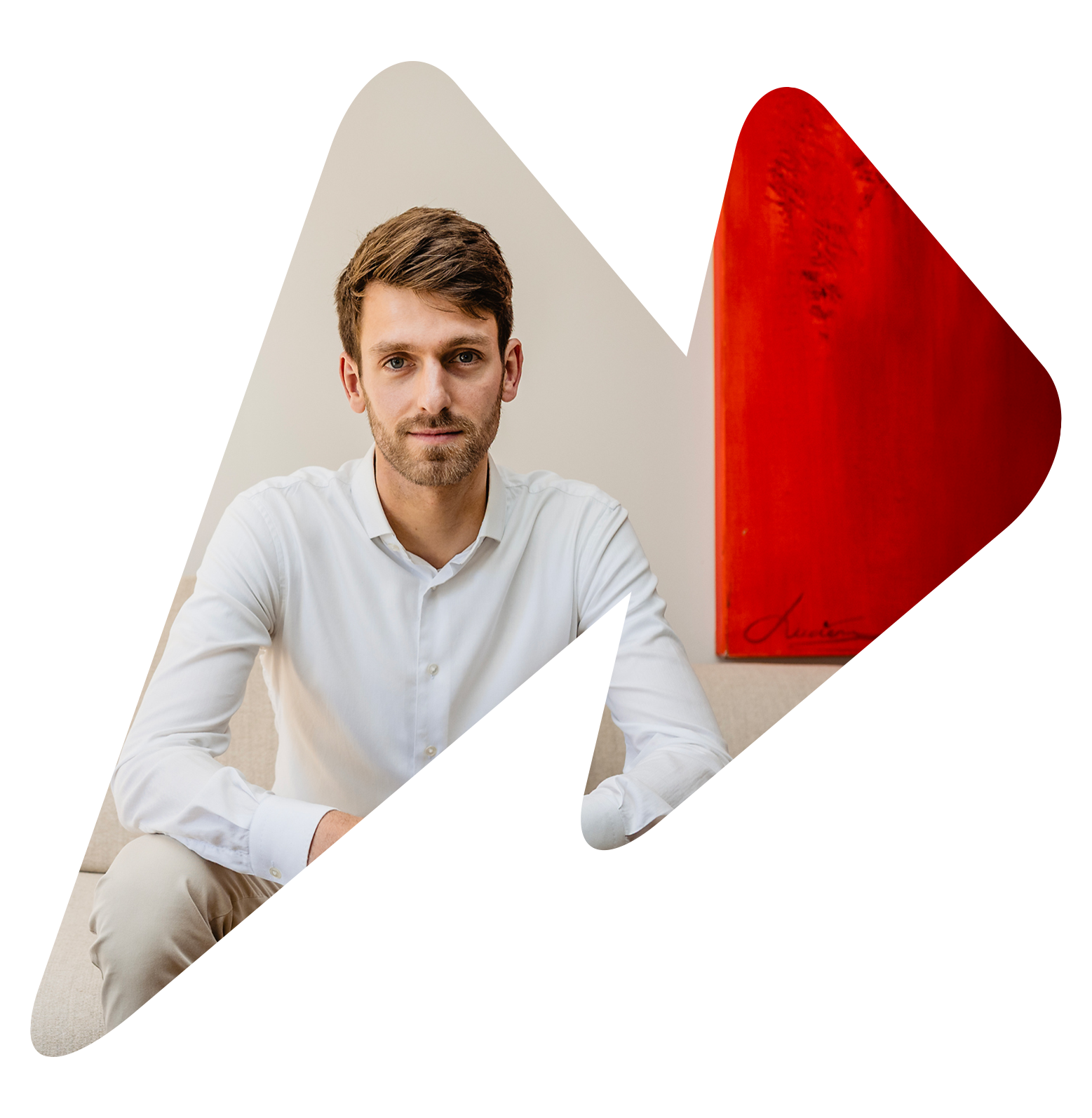 Vrouw wijst naar scherm in een presentatie ruimte