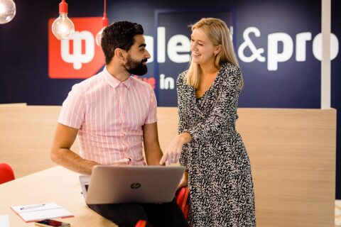 In deze blog belichten w we het belang van communicatie en waarom communicatie een belangrijke rol speelt in de traineeships van Talent&Pro.