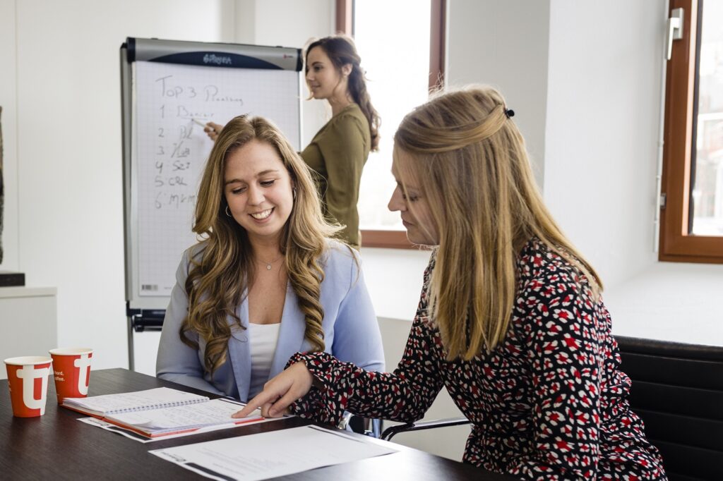 In het sociaal domein zijn er volop carrièrekansen. Ontdek hoe jij als professional kwetsbare groepen kunt helpen.